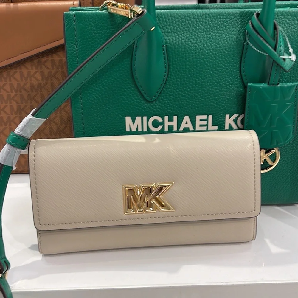 Michael Kors Mimi Large Saffiano Leather Bi-Fold Continental Wallet
Light Sand - Picture 5 of 16